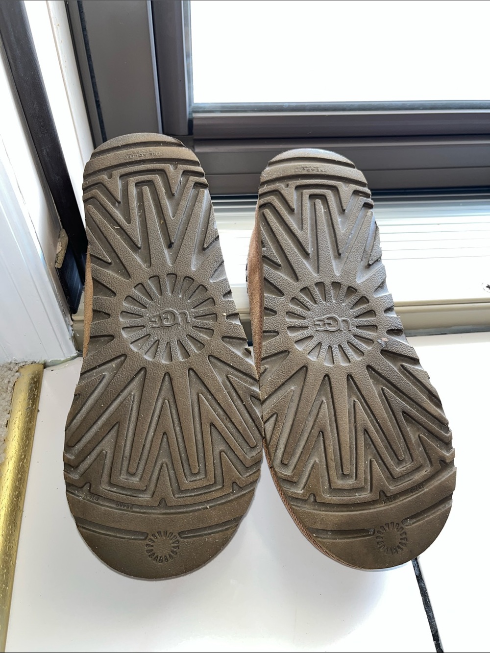 UGG Women’s Chestnut Suede Shearling-Lined Slip-On Clog - Picture 5 of 5
